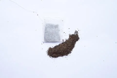 A tea bag on a white background, showcasing its simplicity and clean design.. Foto stock