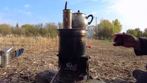Tea is boiling in the shepherd's samovar and the shepherd is enjoying tea, Vídeos de archivo 170091409