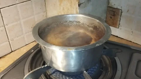 Tea Boiling in Silver pot 動画素材 266762979