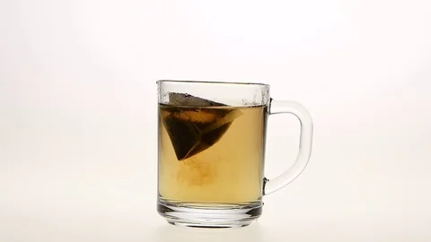 Tea is brewed in a glass cup. Slow motion, closeups Vidéo 73855652
