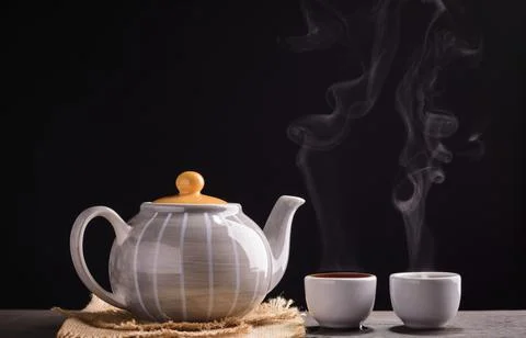 Tea ceremony process Tea ceremony A freshly brewed cup of black tea is placed Foto stock