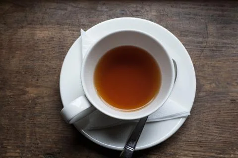 Tea cup and tea from upside on wood table Stockfoto's