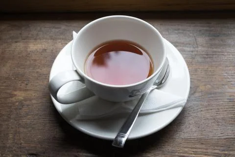 Tea cup and tea from upside on wood table Stockfoto's