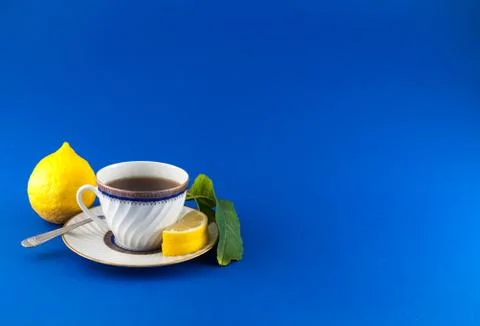 Tea cup lemon leaf colored closeup Foto stock