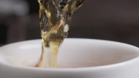 Tea dripping into a teacup-Close-up 動画素材 234510331