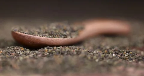 Tea leaves with the addition of flavoring and aromatic additives, tea leaf Vidéo 311345480