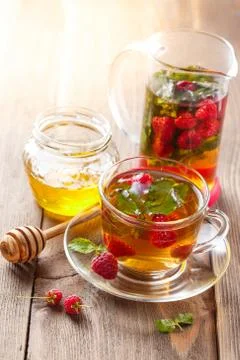 Tea with mint and raspberry Fotos Stock