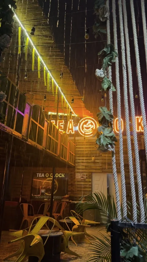 Tea O Clock Cafe Seating Area Through Rainy Glass 스톡 동영상 346982492
