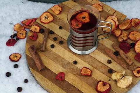 Tea party  flat lay top view with cup of hot tea, dry apple, berry of black c Foto stock