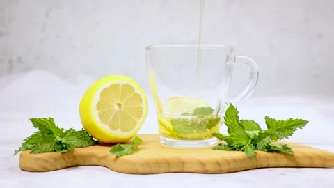  tea is poured into a transparent cup of 4 K Stock Footage 162323188