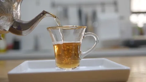 Tea Pouring: Liquid Flow and Bubbles in Glass Cup 4K 스톡 동영상 339275258