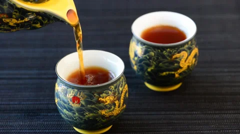 Tea pouring in porcelain cup Stock-Footage 33691334