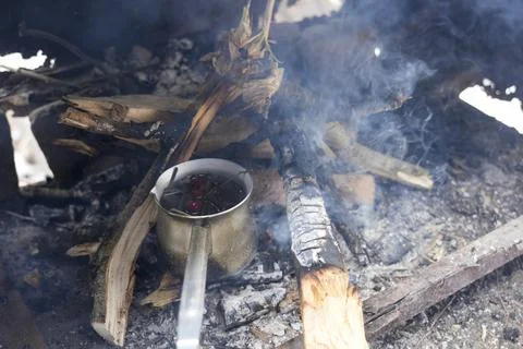 Tea, rosehip tea on a fire in winter nature Stock Photos