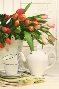 Tea set with flowers for Easter Stockfoto's