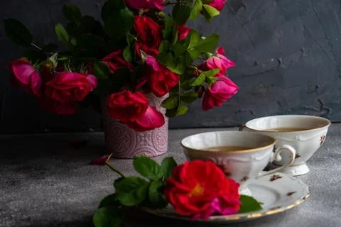 Tea set with red roses Stock-Fotos