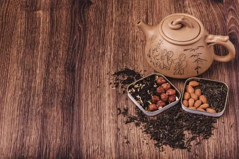 Tea strainer with tea on a wooden surface. Green and black tea Top view wit.. Stock Photos