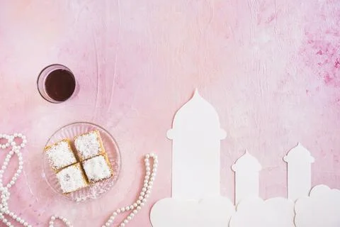 Tea with sweets mosque cut out Foto stock