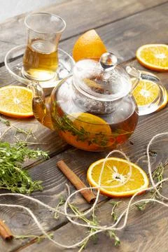 Tea with thyme and orange tea in a transparent teapot Foto stock