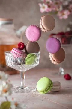 Tea time composition with colorful levitation macaroons. Foto stock