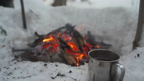 Tea in winter on a hike Stockbeeldmateriaal 148151305