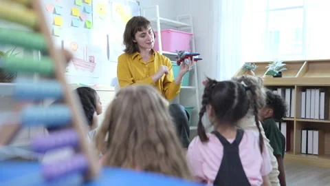 Teacher and students, Learn and study about airplanes in a classroom Video stock 285327245