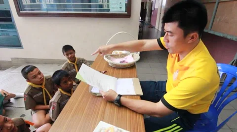 The teacher asked the students questions. Stock Footage 55120584
