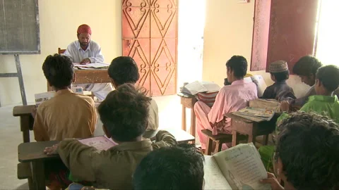 Teacher in classroom Video stock 202134758