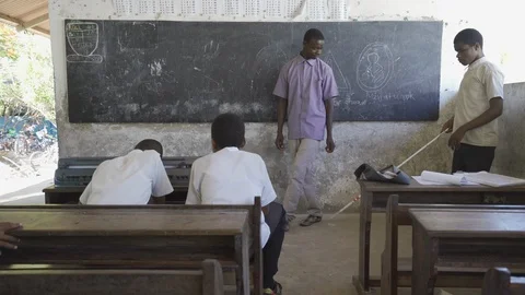 Teacher of disabilities working with blind students in school classroom. Stock-Footage 121457501