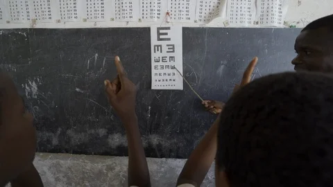 Teacher of disabilities working with partially sighted students. Video stock 121466678