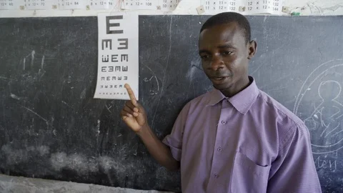 Teacher of disabilities working with partially sighted students. Stock Footage 121467104