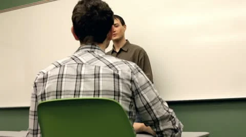 Teacher in front of class talking Vídeo Stock 10699391