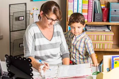 Teacher helping Foto stock