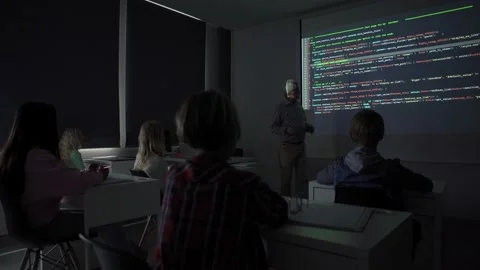Teacher speaking to students during programming lesson 스톡 동영상 142494561