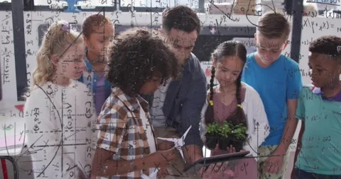 Teacher tapping tablet leading STEM lesson, transparent board animating formulas Vidéo 330888197