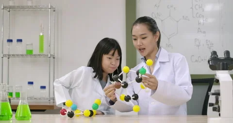 Teacher Teaching Children Molecular Structure in Science Lesson. Stock Footage 153577928