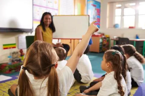 Teacher With Whiteboard In Elementary School Maths Class Stock-Fotos