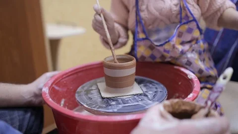 Teaches the child how to make a pot Video stock 70174208