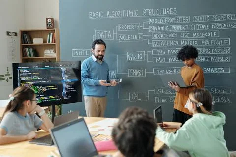 Teaching Algorithmic Structures in Classroom Setting 스톡 사진