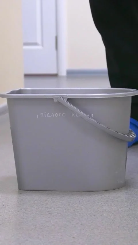 Teaching the blind to walk with a cane. Video stock 300438026