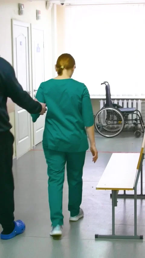 Teaching the blind to walk with a cane. Video stock 300438371