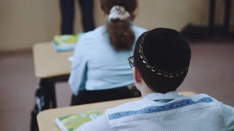 Teaching children in the classroom at the Or Avner Jewish School in Nizhny Novgo Video stock 150508675