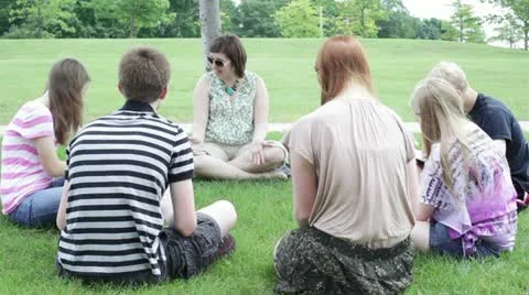 Teaching class outside outdoors Video stock 11412994