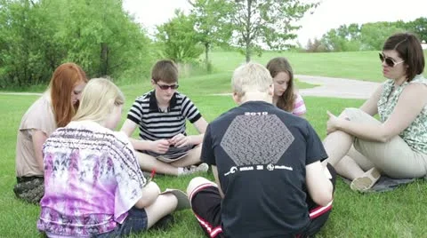 Teaching class outside outdoors Vídeos de archivo 11848011