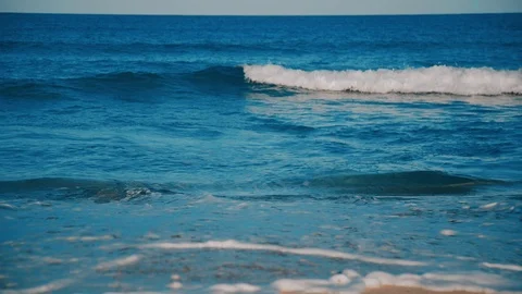 Teal sea waves breaking on the beach Stock-Footage 125210043