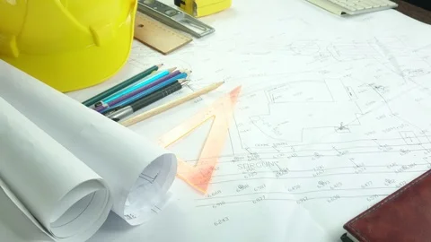 Team of architects working together, examining blueprints Vidéo 89831207