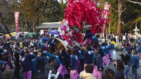 Team battles for local pride in Sagicho Matsuri, floats clashing together 動画素材 132019416