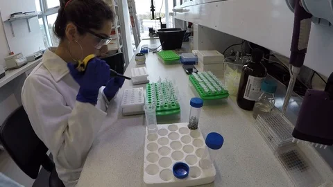 Team of biologist students working on thesis project 스톡 동영상 109317694