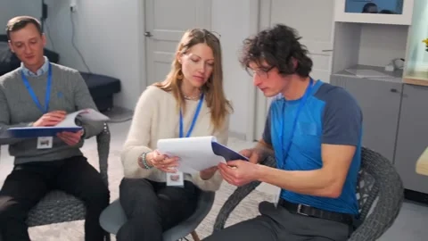 Team building workshop with group discussion and collaboration Stock Footage 316170764