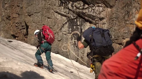 Team of climbers going up to the mountain top. 4K UHD Видео 72236751