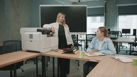 Team collaboration in modern office with documents and printer in slow motion Stock-Footage 318521694